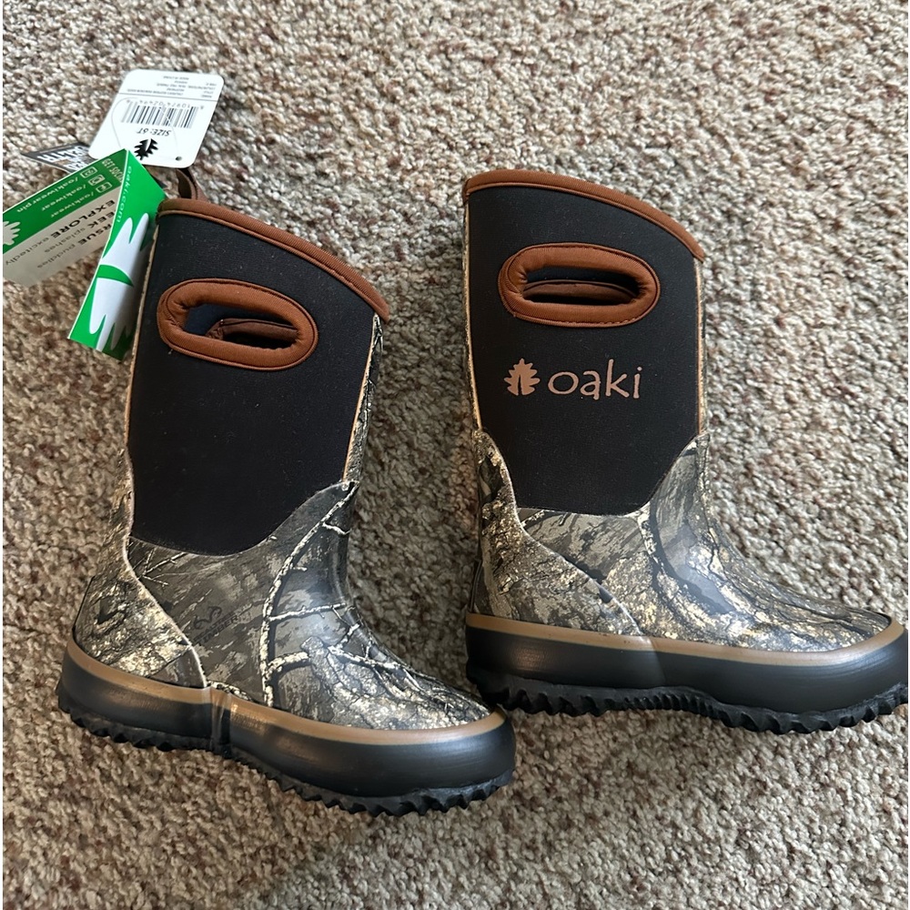 Winter/rain Oaki boots toddler size 6 . Brand new with tags